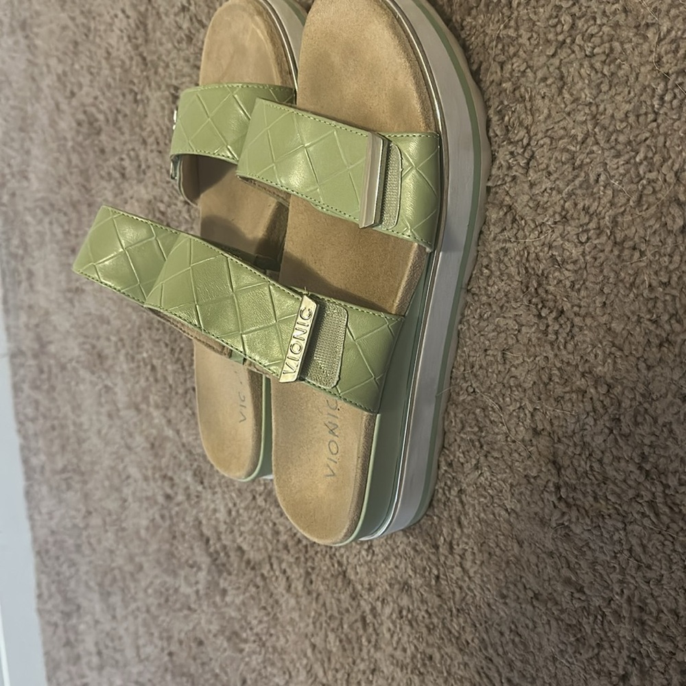 Vionic Sandals size 8 - Picture 3 of 3